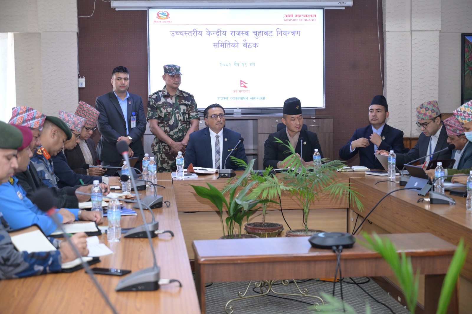 पुँजी बजार सुधारमा सरकार प्रतिबद्ध, राजश्व चुहावट नियन्त्रणमा काम गर्न अर्थमन्त्रीको निर्देशन